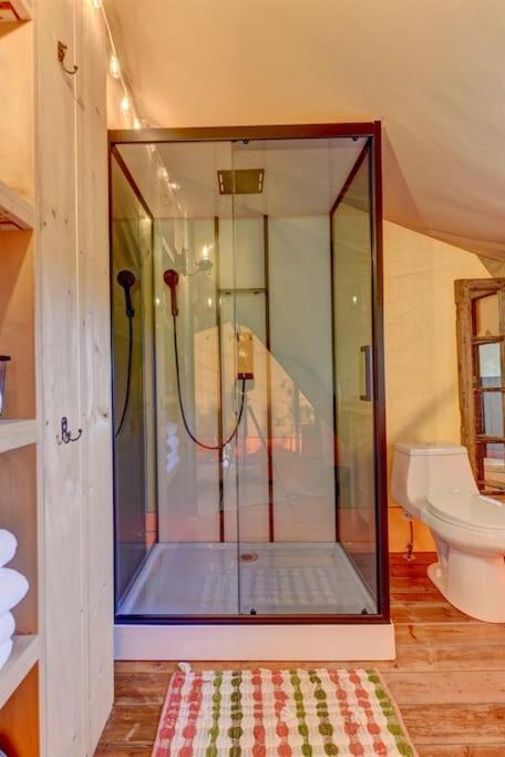 12 Fires Luxury Glamping With Heating #5 Campo de lujo Johnson City