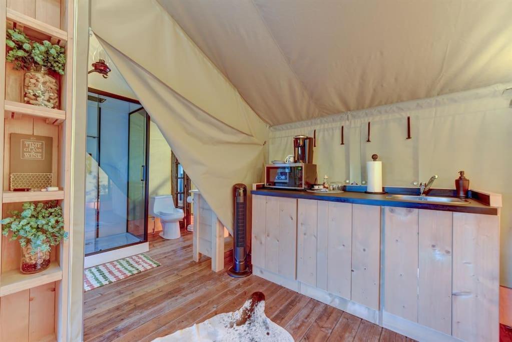 12 Fires Luxury Glamping With Heating #5 * Johnson City